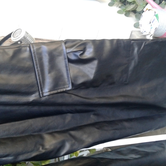 Women's size 4 fake leather pants - Picture 5 of 15